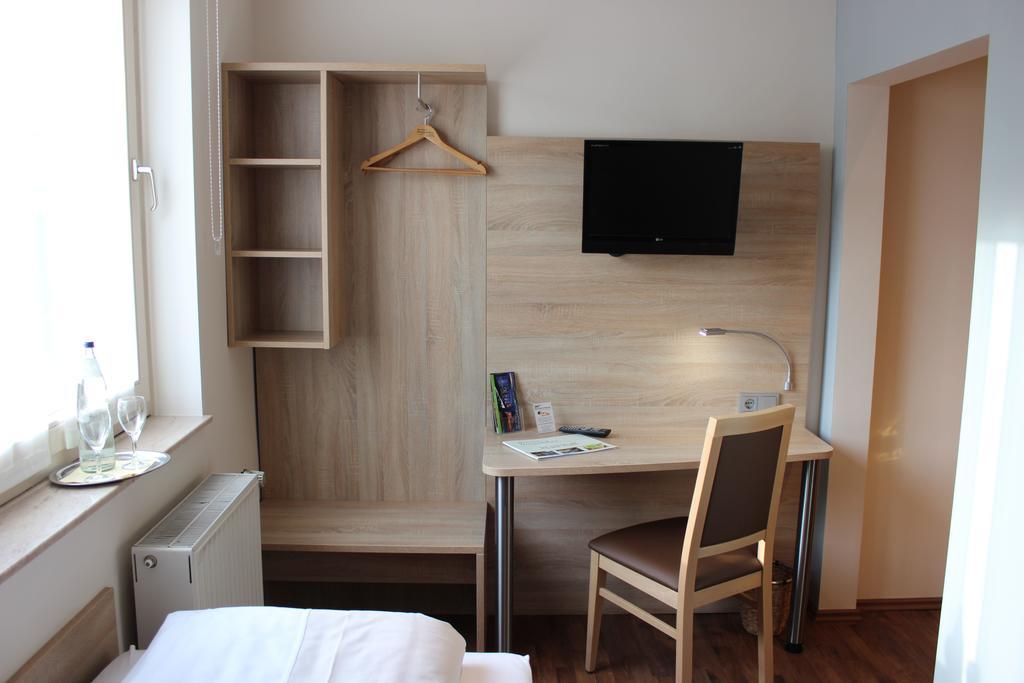 Hotel Dreimaedelhaus Espelkamp-Mittwald Экстерьер фото