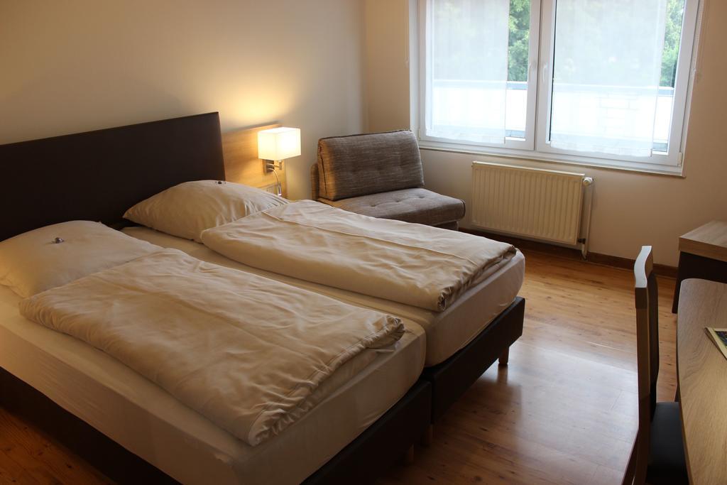 Hotel Dreimaedelhaus Espelkamp-Mittwald Экстерьер фото