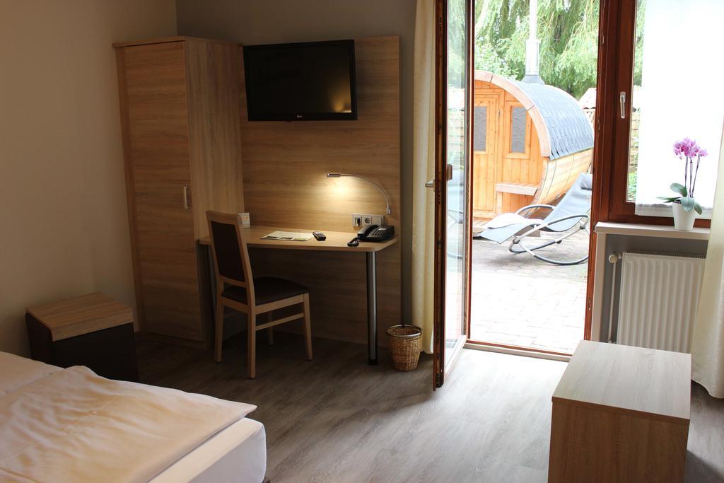 Hotel Dreimaedelhaus Espelkamp-Mittwald Экстерьер фото